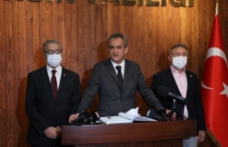 Bakan Özer: 'Covid-19 salgını ortamında en...