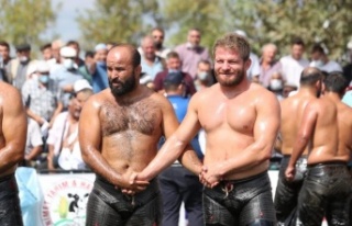 Başkan Böcek, Bayramiç Yağlı Güreşlerine katıldı