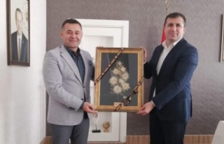 Baskan Yücel'den komşuya 'Hayırlı olsun'...