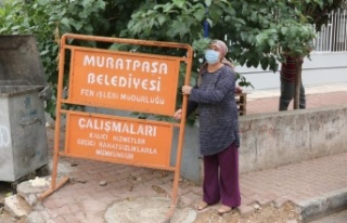Belediye levhasını hurdacıya kaptırmayan Gülten...