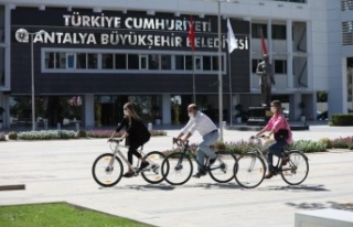 Farkındalık oluşturmak için işe bisikletle geldiler