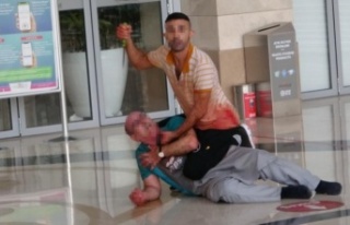 Garson ustabaşını bıçakla rehin aldı