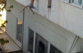 Genç kız ‘Beni kurtarın’ diyerek pencereden...
