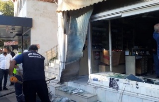 Geri geri gelen midibüs iş yerine girdi, şoför...