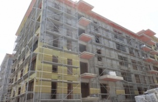 Müteahhitler inşaatları durdurdu