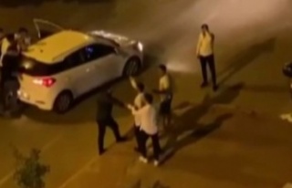 Öfkeden deliye dönen genç kırdığı cam şişeyle...