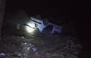 Otomobil şarampole devrildi: 1 ölü, 4 yaralı var