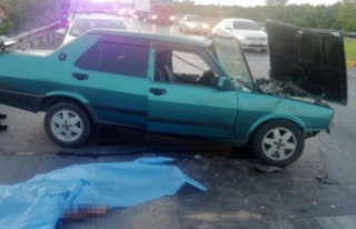 Trafik lamlarında bekleyen araca arkadan çarptı:...