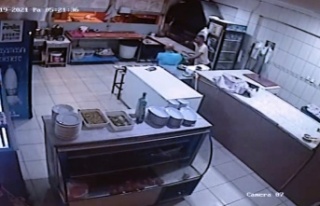 Usta başını bıçakla rehin alan garson, öncesinde...