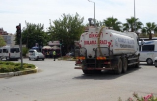 Yangına su götüren su tankeri otel servisiyle çarpıştı:...