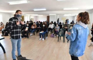 Yetişkinler için temel oyunculuk eğitimi başvuruları...