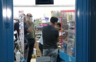 Zincir market şubesinde maskeli silahlı soygun