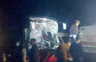 Alanya'ya gelen tur otobüsü kaza yaptı