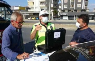 Alkollü araç kullanan kocasını kurtarmak için...