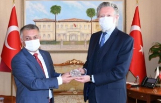 Antalya'ya hafta sonları 77 bin turist giriş...