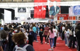 Antalyalı yazarlar 11. Antalya Kitap Fuarı’nda