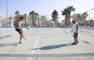 Ayak Tenisi Turnuvası'na 25 takım 75 kişi...