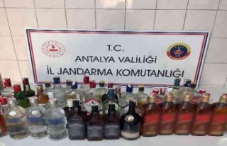 Çalıştıkları otelden 40 şişe alkol çaldılar,...