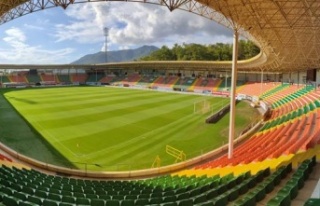 Çim sahaların kışlık bakımı yapıldı