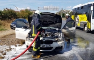 Hareket halindeki lüks araç cayır cayır yandı