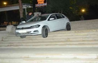 Navigasyona uydu, yolu karıştırdı pes etmedi merdivenlerde...