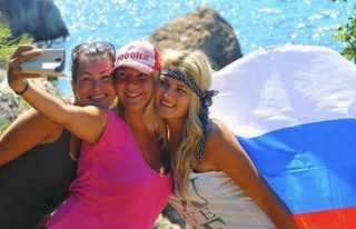 Rus turistler ‘korona tatilinde’ Türkiye’ye...