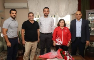 Toklu'dan şampiyon Dilara'ya ziyaret