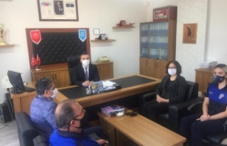 AHENK Projesi kapsamında polis, öğrencilerle bir...