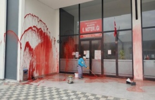 Alanya'da noter binasına şok saldırı