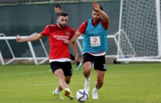 Alanyaspor, Akdeniz derbisine sıkı hazırlanıyor