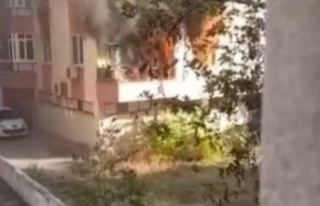 Alev alev yanan daire, bina sakinlerine korku dolu...