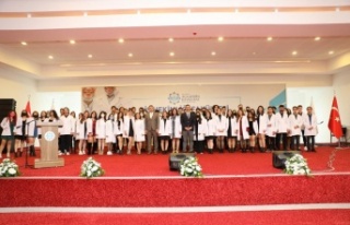 ALKÜ’lü hekim adayları, beyaz önlüklerini giydi