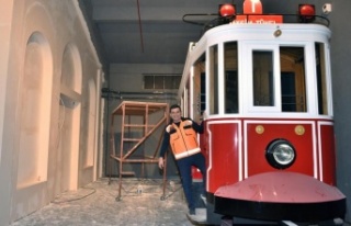 Antalya Araba Müzesi kapılarını ziyaretçilere...