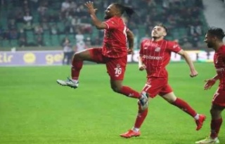 Antalyaspor'da ilk deplasman galibiyeti sevinci