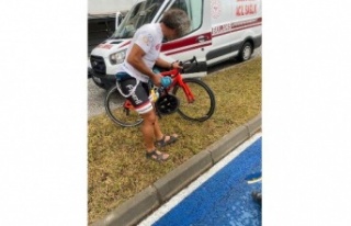 Bisiklet tekerinin tellerine giren tavuk sürücüyü...