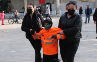 Camide uygunsuz hareketlerde bulunan Rus kadın, polis...