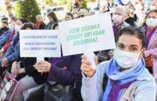 Katledilen kadınlar Al Yazma Anıtı önünde anıldı