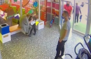 Kreşten yola fırlayan çocuğa okul servisi çarptı,...