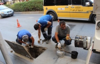 Manavgat’ta yağmur suyu giderleri temizlendi