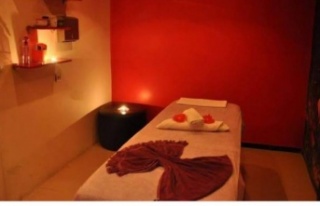 Masaj salonuna fuhuş operasyonu