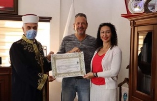 Nişanlısından etkilenerek Müslüman oldu, Ahmet...