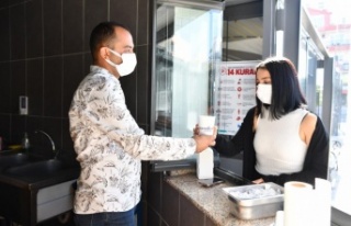 Öğrencilere ücretsiz çorba ve çay ikramı