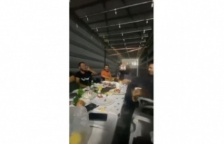 Tır dorsesindeki çilingir sofralı alem, sürücüleri...