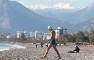 30 dakikada iki mevsim yaşayan Antalyalılar karlı...