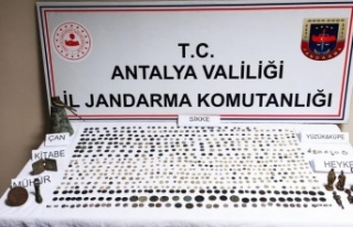 705 parça tarihi eser ele geçirildi