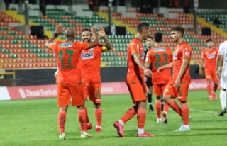 Alanyaspor, rakibini 6 golle geçti! Üst tura yükseldi