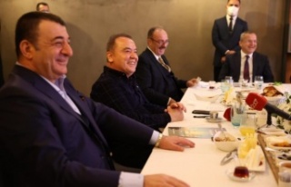 Başkan Böcek, turizmcilerle buluştu