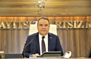 Başkan Böcek’ten ucuz ekmek müjdesi