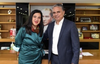 Başkan Uysal, Gusi Barış Ödülü sahibi Lutz'u...