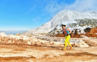 Deniz kenarında başlayan maraton kayak merkezinde...